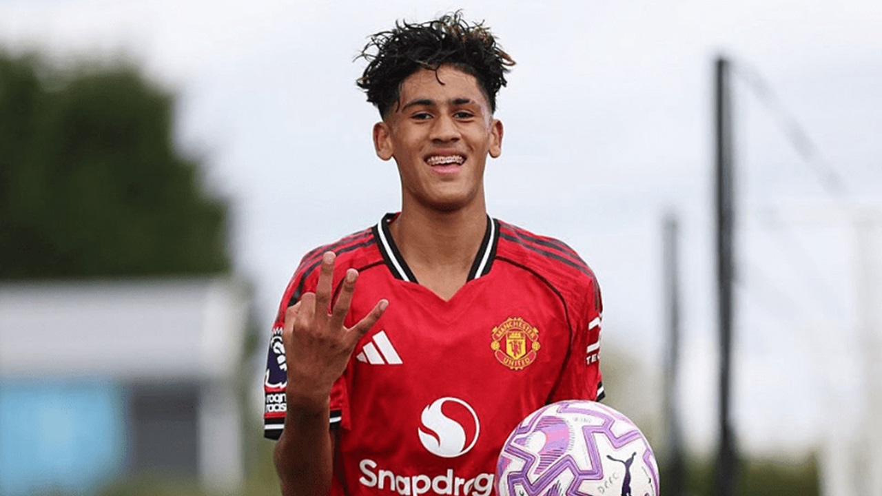 Barcelona Timgkatkan Perburuan Wonderkid Manchester United