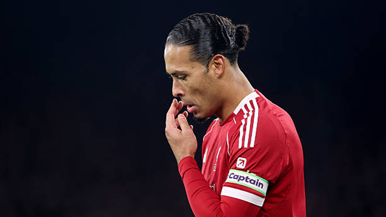 Blunder, Keraguan, dan Statistik: Virgil van Dijk Alami Penurunan Tajam