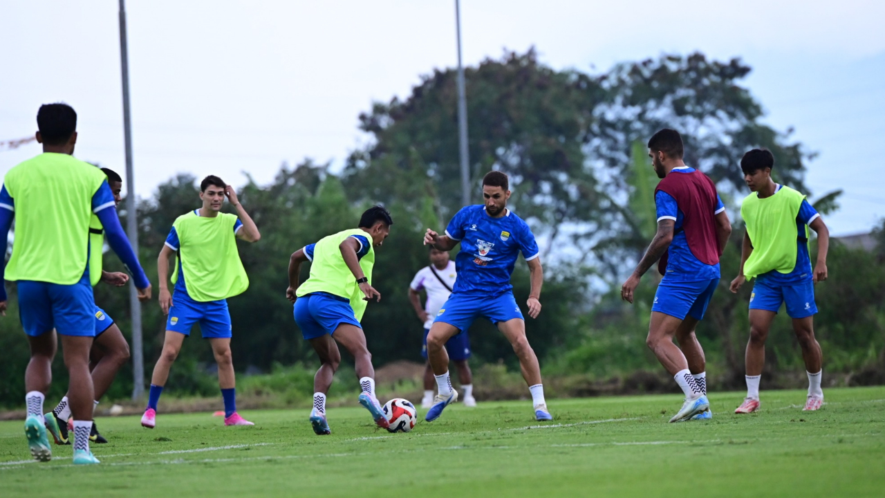 Gelandang Persib, Luciano Guaycochea