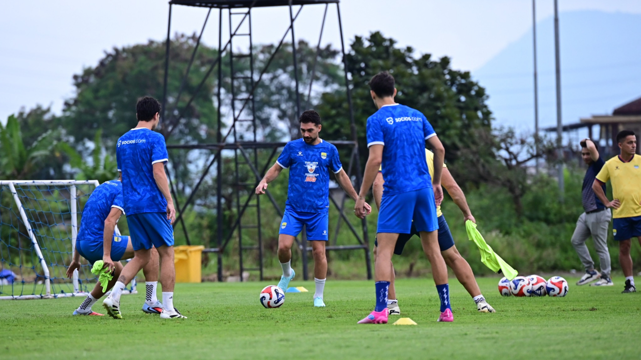 Pemain Persib ketika berlatih