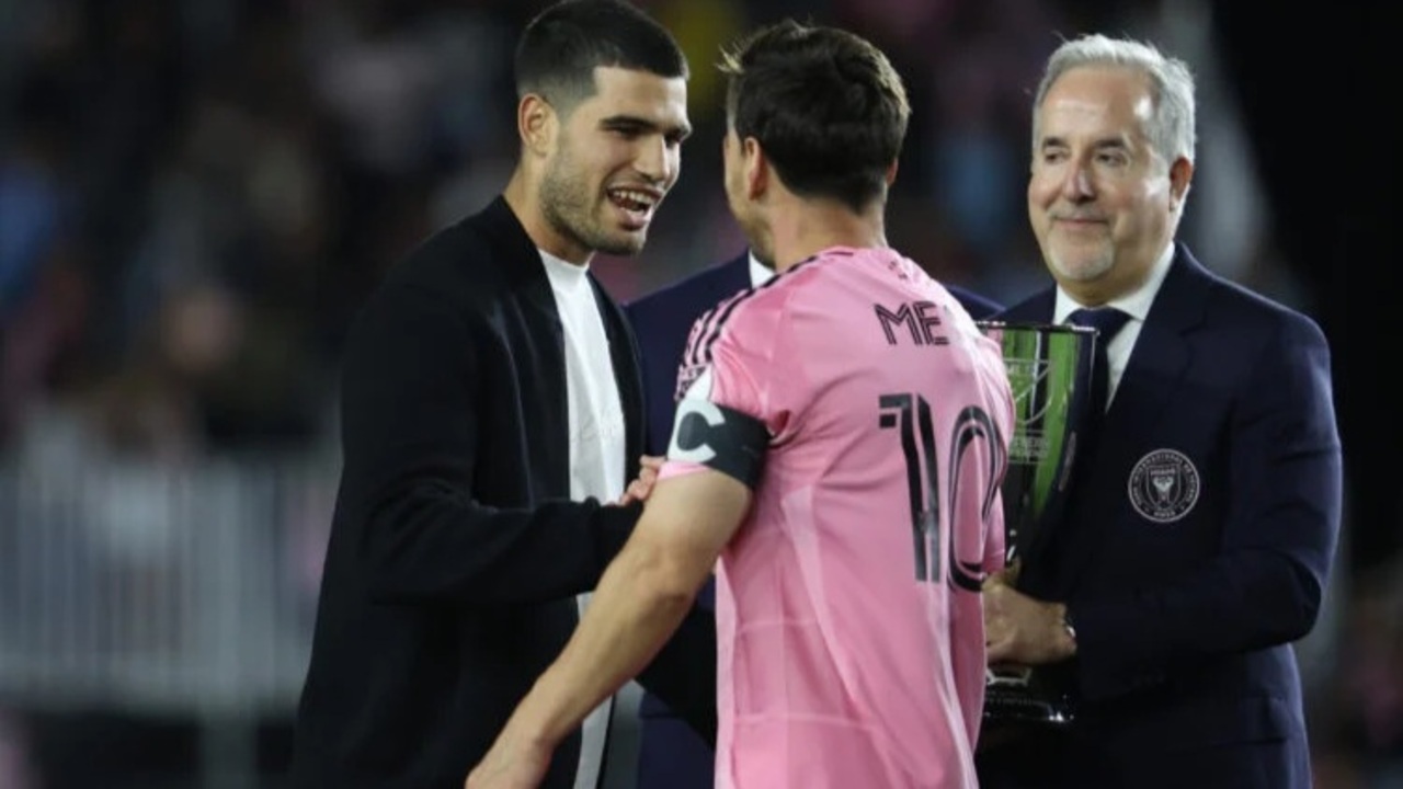 Masuki Pra-musim, Carlos Alcaraz Siap Berlatih Bersama Juara Davis Cup 2025