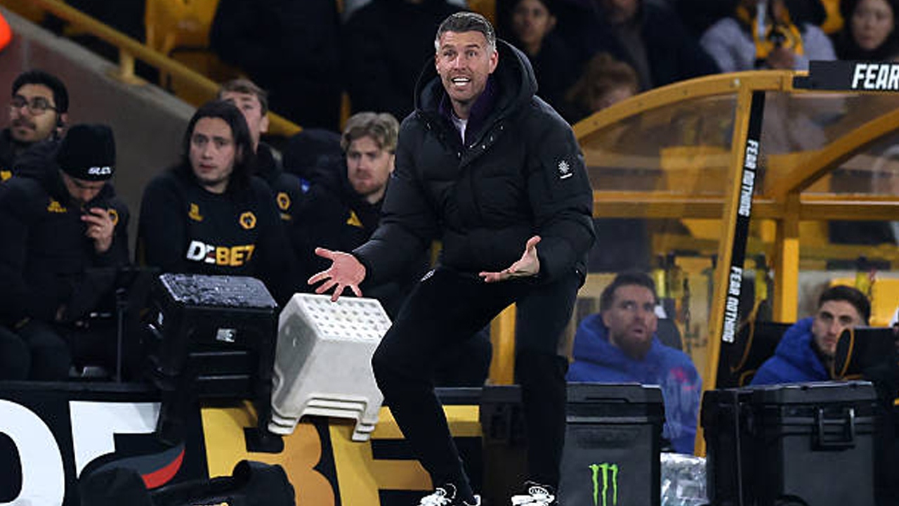 Mau Dapat Dukungan Suporter? Rob Edwards Minta Wolves Punya Niat Main