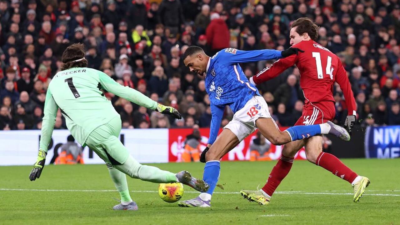 Arne Slot menyebut Federico Chiesa tetap tidak mendapatkan jaminan sebagai starter di Liverpool meski sering menjadi penentu hasil pertandingan tim sebagai pemain supersub / via Getty Images