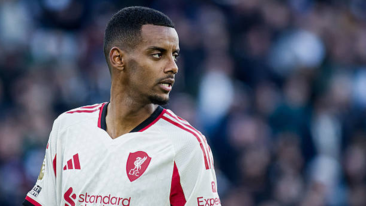 Alexander Isak Belum Maksimal, Arne Slot Nilai Peran Bek Kanan Jadi Kunci