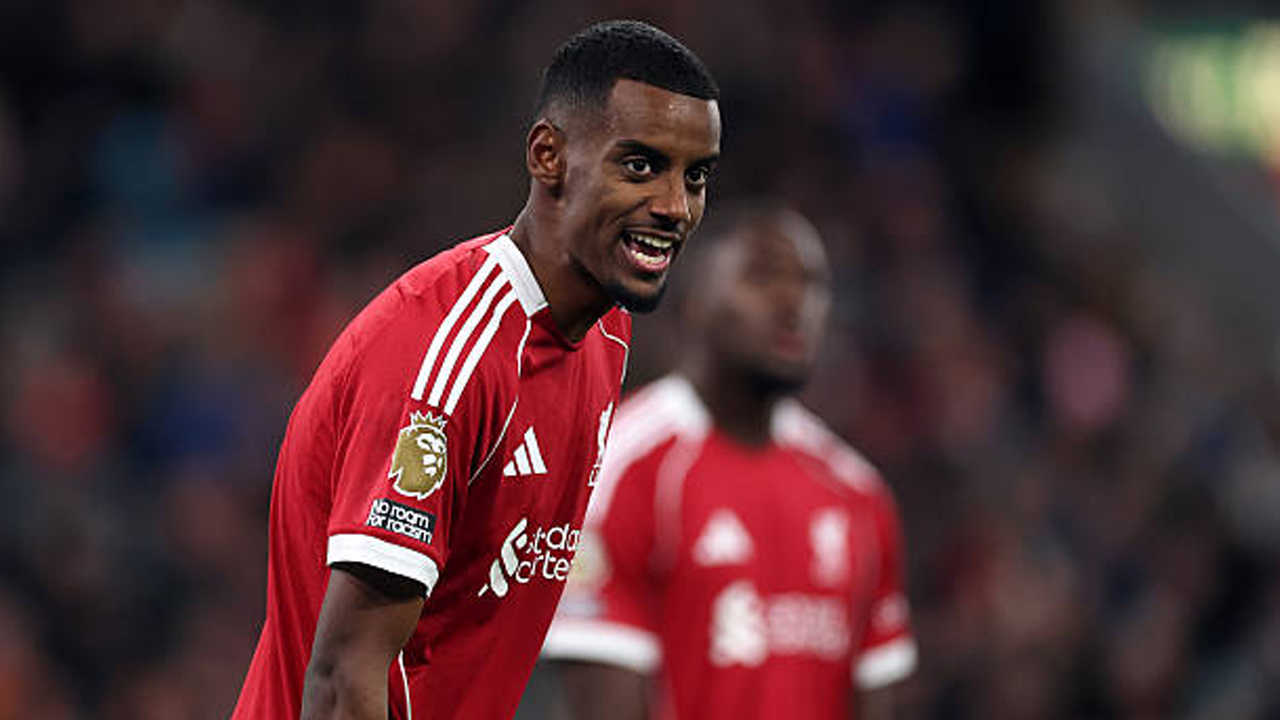 Lempar Perbandingan, Arne Slot Akui Keterlibatan Alexander Isak Masih Minim