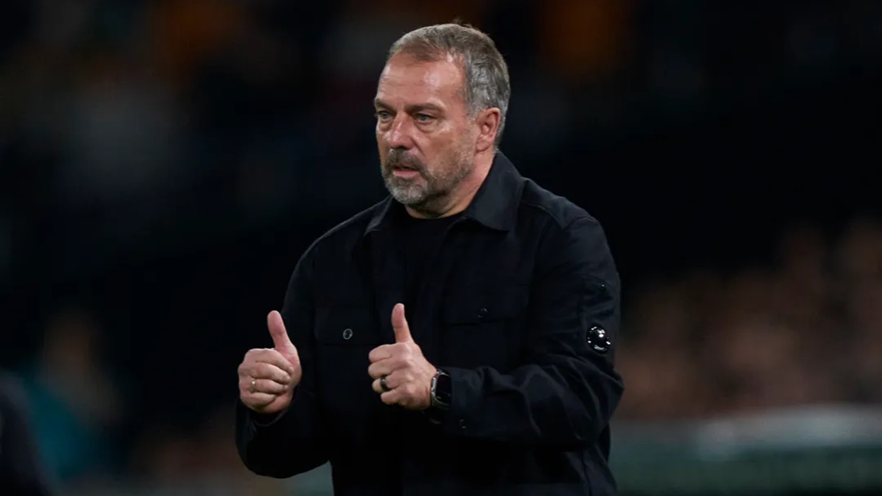 Hansi Flick Beberkan Alasan Geser Posisi Lamine Yamal