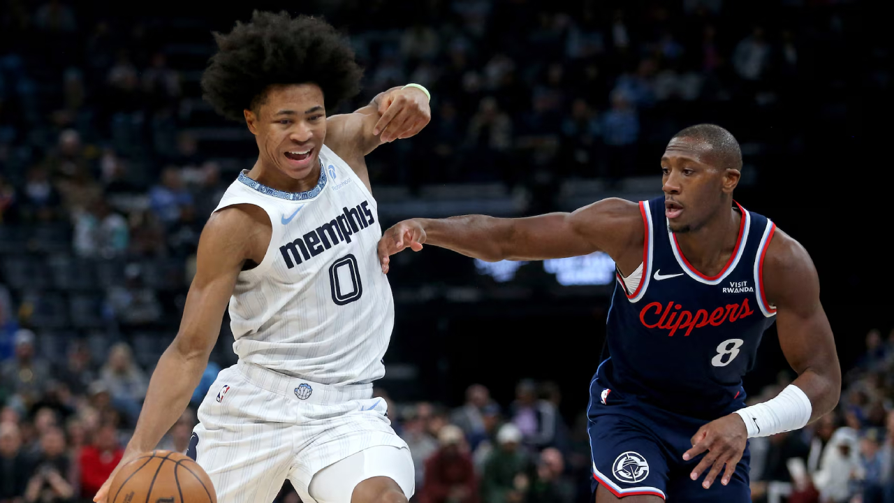 Jaylen Wells (kiri) mencetak 17 poin saat tuan rumah Memphis Grizzlies meraih kemenangan 107-98 atas Los Angeles Clippers pada Jumat (5/12) malam. (Foto: AP)