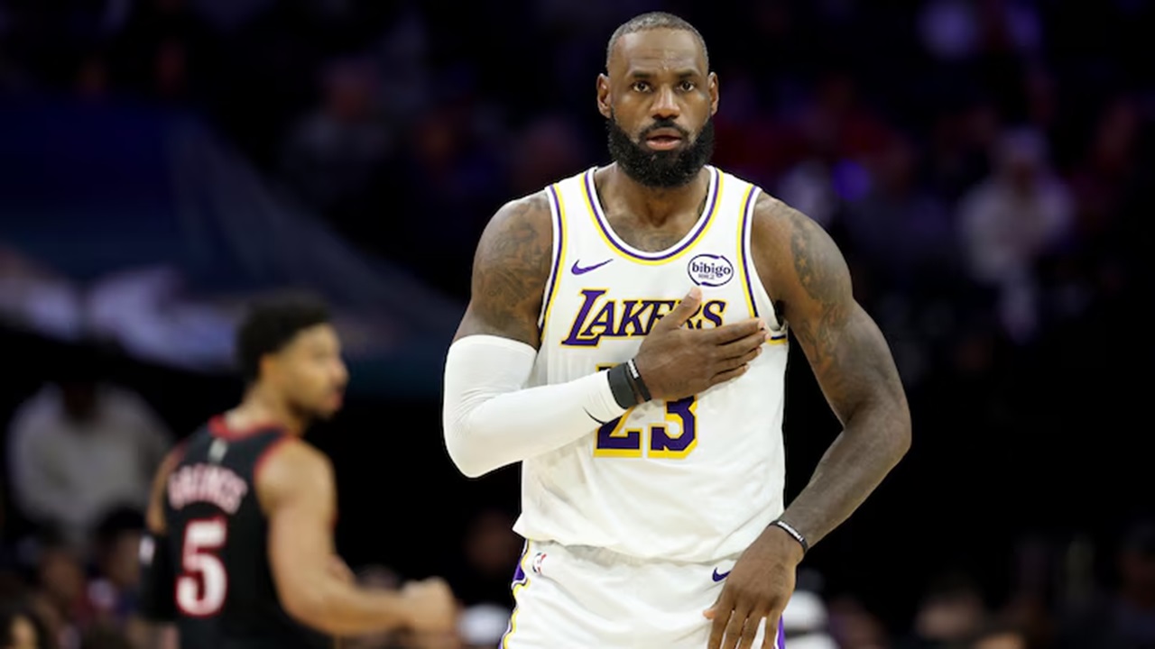 LeBron James Senang Antarkan Lakers Kalahkan Sixers