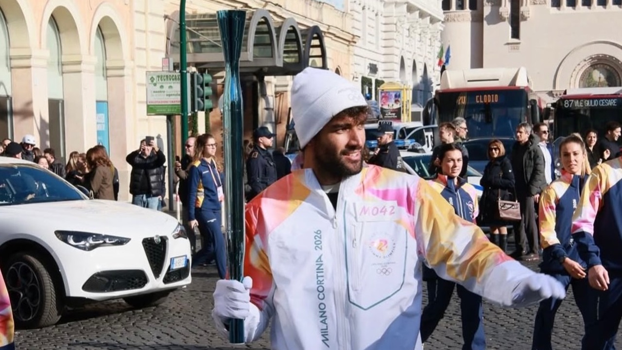 Matteo Berrettini Terharu Saat Bawa Api Olimpiade Musim Dingin