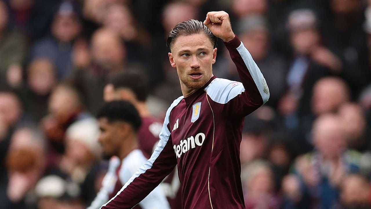 Bek kanan Aston Villa, Matty Cash