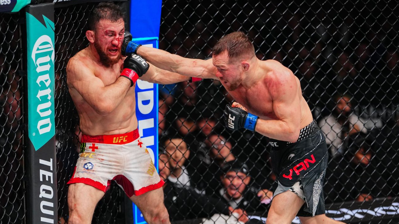 Petr Yan Rebut Sabuk, Akhiri Dominasi Dvalishvili dalam Duel Epik UFC 323