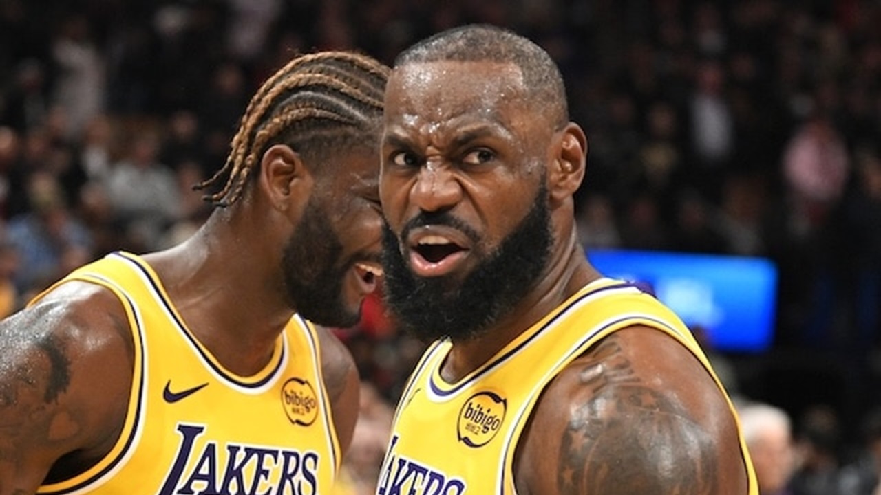 Deandre Ayton Sebut Seperti Nonton Film Lihat LeBron James Lawan Sixers