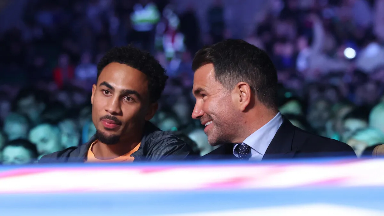 Eddie Hearn (kanan) dan Ben Whittaker. (Foto: Fight TV)