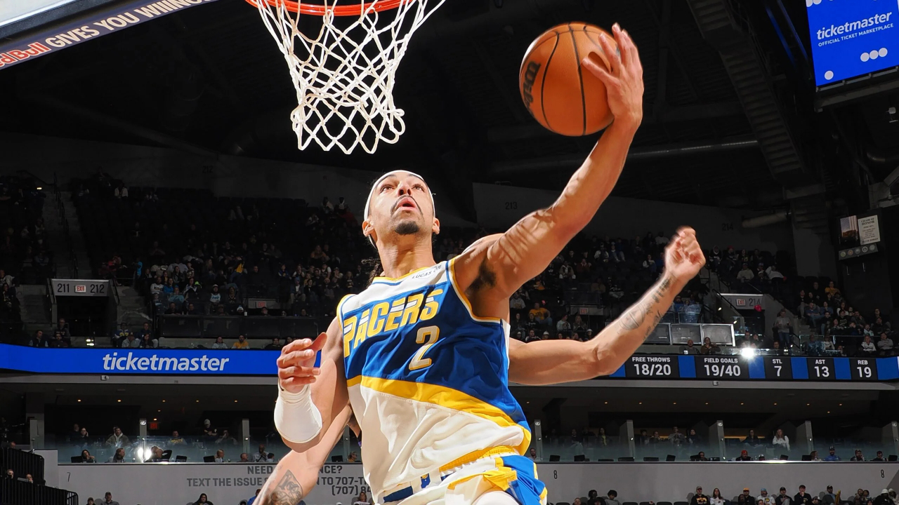 Andrew Nembhard mencetak 28 poin saat Indiana Pacers mengalahkan Sacramento Kings 116-105 pada Senin (8/12) di Indianapolis. (Foto: AP)