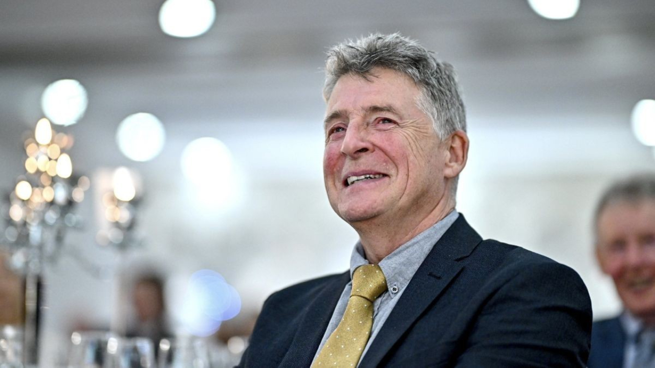 Penghargaan tersebut diberikan kepada Michael O’Connor sebagai bentuk apresiasi atas dedikasinya selama lebih dari dua dekade dalam mengembangkan atlet-atlet elite. (Foto: Inside The Games)