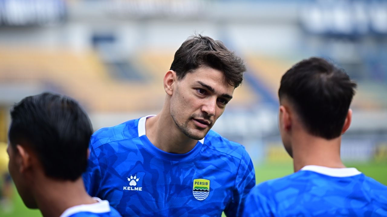 Bek Persib, Federico Barba