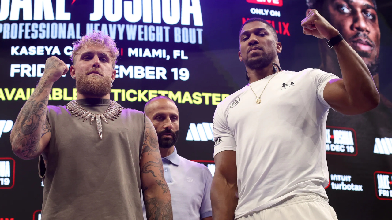 Anthony Joshua (kanan) dan Jake Paul. (Foto: Fight TV)