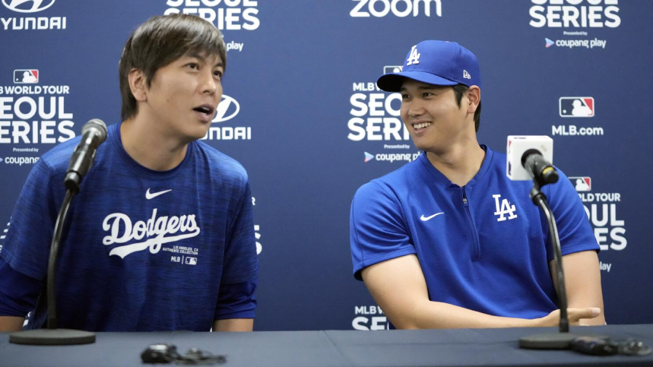 Shohei Ohtani (kanan) dan Ippei Mizuhara. (Foto: AP)