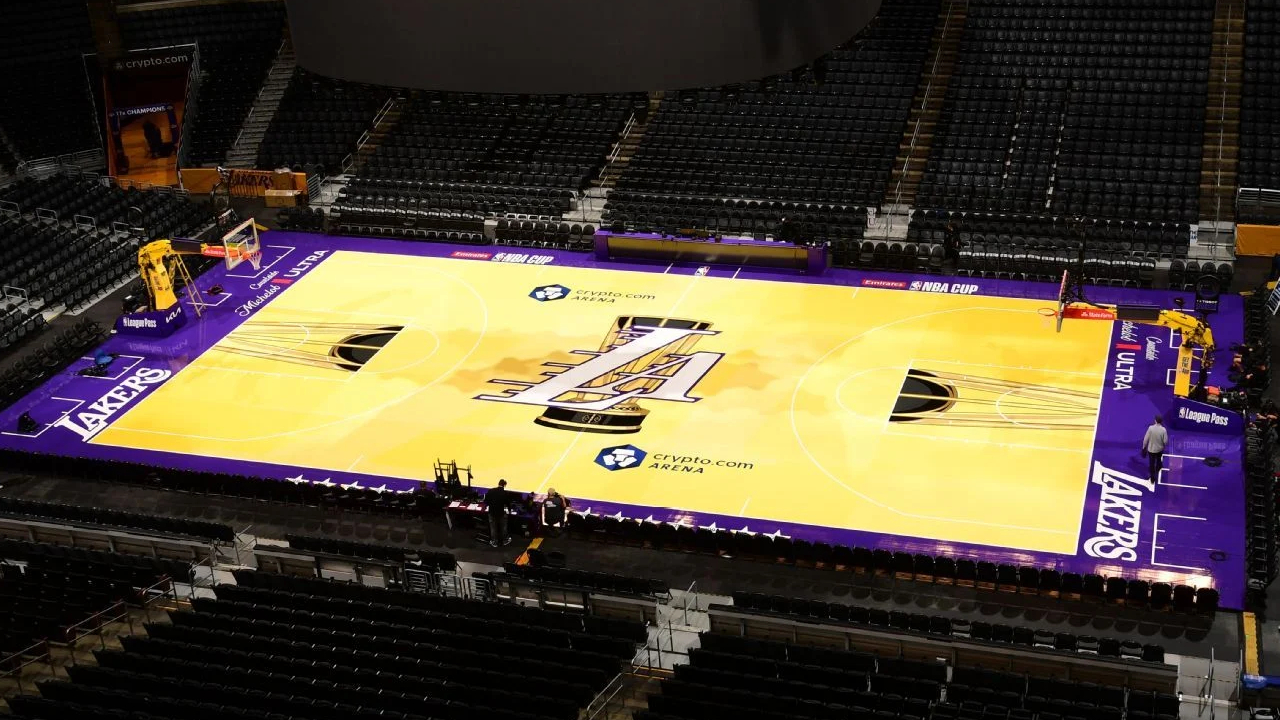 Lakers tidak akan menggunakan lapangan khusus berwarna kuning cerah yang disediakan NBA untuk NBA Cup. (Foto: AP)