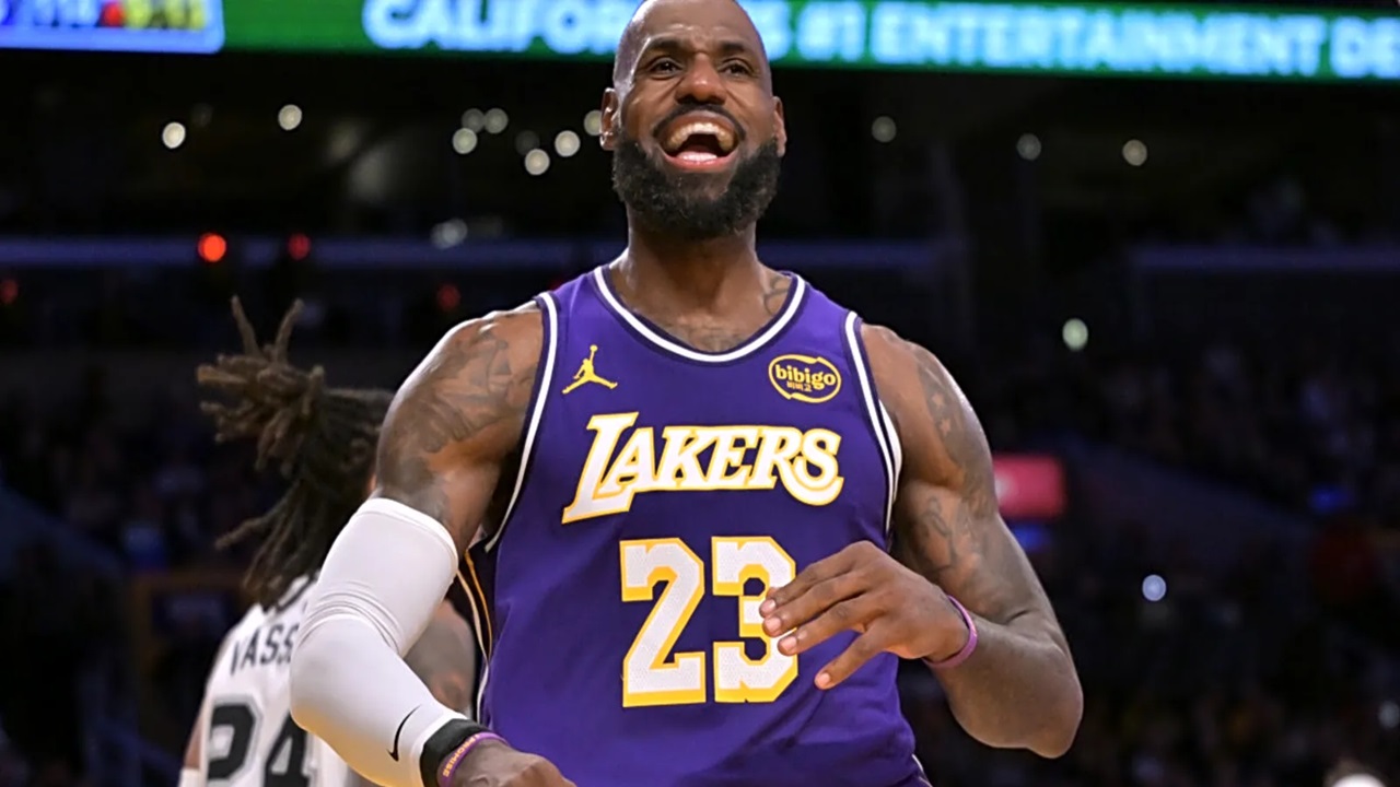 LeBron James Minta Jangan Fokus Playoff Usai Disingkirkan Spurs