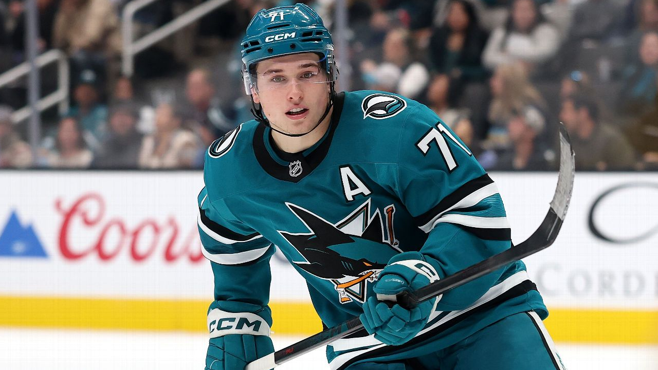 Pada usia 19 tahun, Macklin Celebrini tampil dominan di musim NHL keduanya, membukukan 15 gol dan 43 poin dalam 31 pertandingan. (Foto: AP)