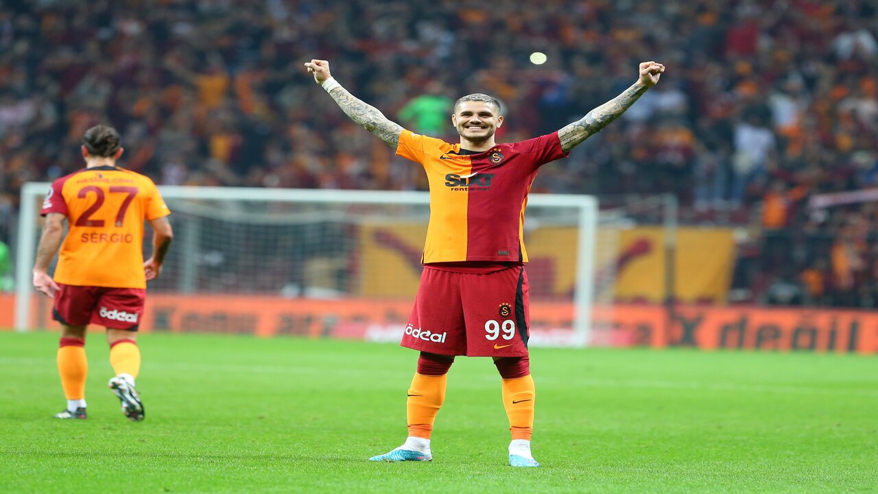 Mauro Icardi ternyata juga masuk sebagai salah satu striker incaran AC Milan selain Joshua Zirkzee di bursa transfer Januari / via Getty Images