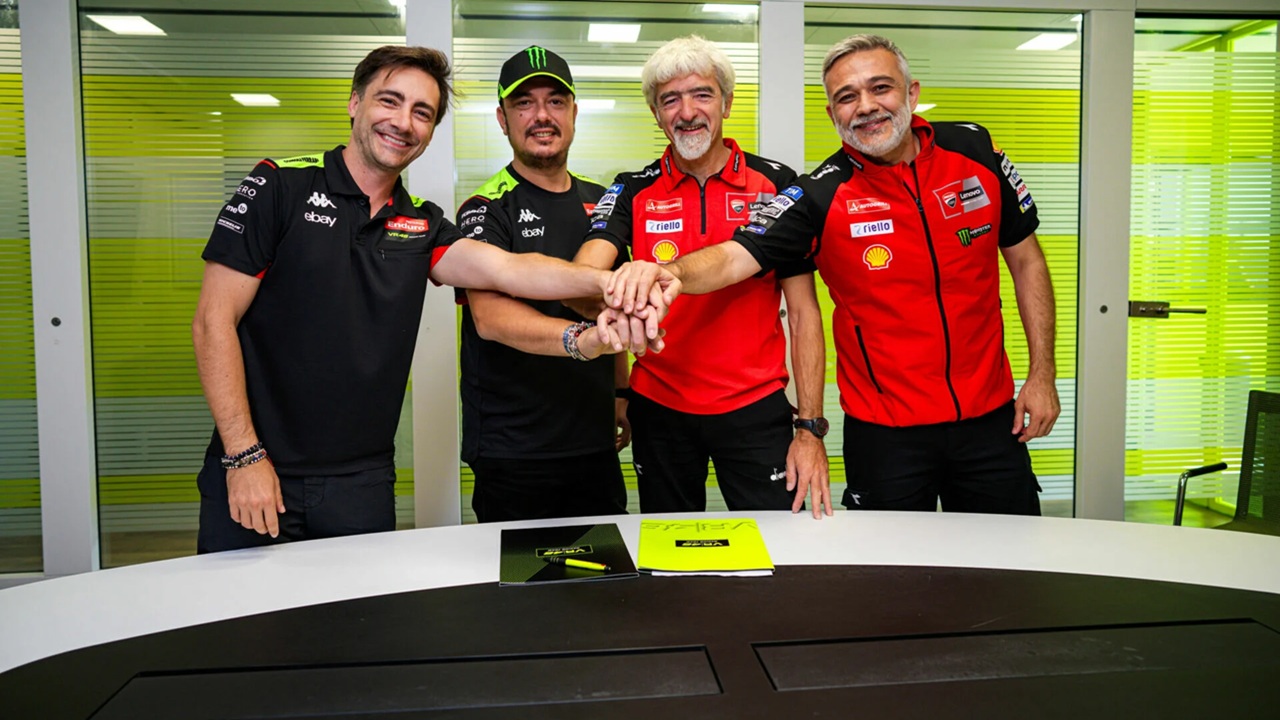 Pablo Nieto (Manajer Tim VR46) Alessio Salucci (Direktur Tim VR46) dan Gigi Dall'Igna (Manajer Ducati) serta Mauro Grassilli (Direktur Olahraga Ducati)