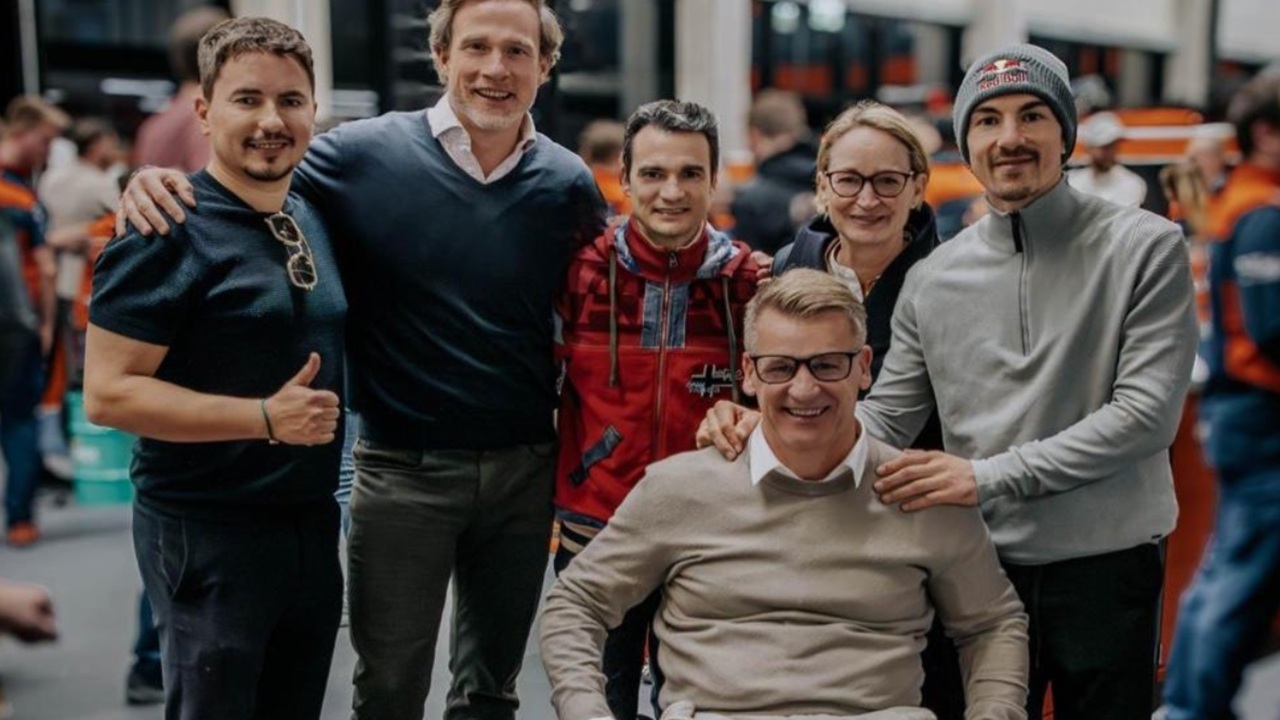 Jorge Lorenzo dan Dani Pedrosa mengunjungi markas KTM