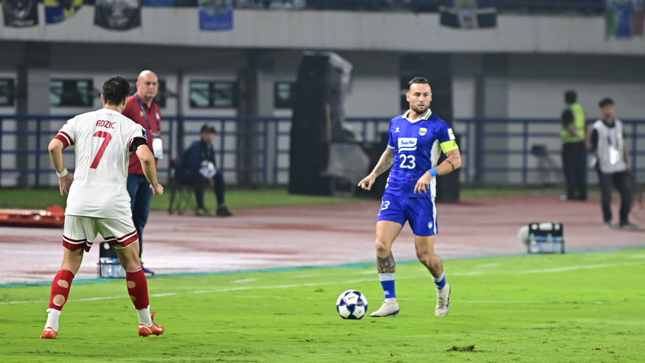 Gelandang Persib, Marc Klok