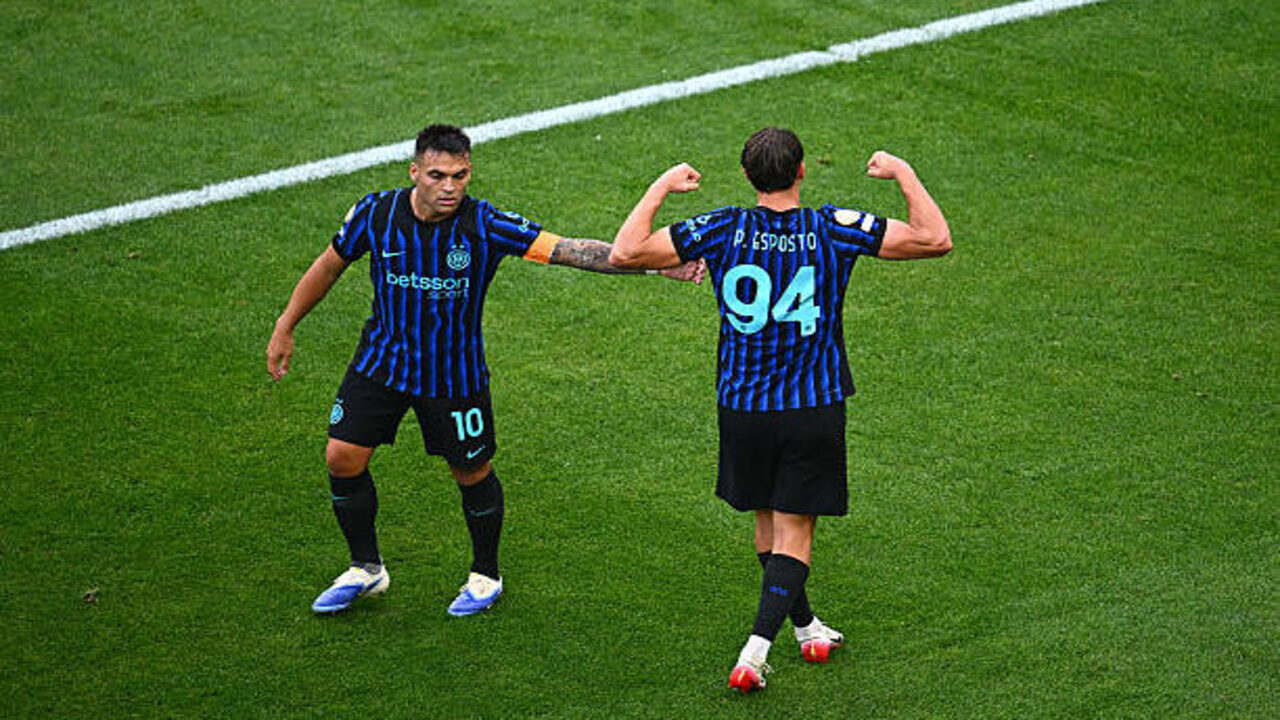 Lautaro Martinez yakin kalau Pio Esposito bakal jadi talenta besar bagi Inter Milan dan Timnas Italia di masa depan / via Getty Images