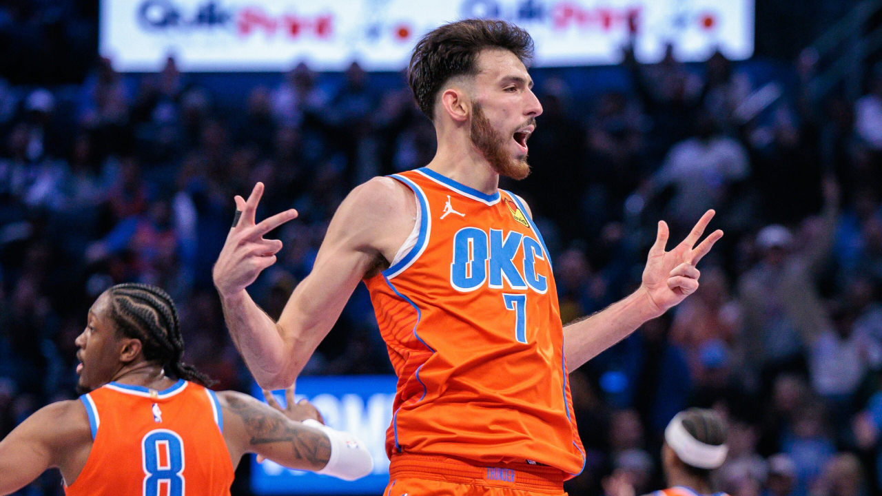 Chet Holmgren dan Oklahoma City Thunder menghancurkan Phoenix Suns dengan skor 138-89, kemenangan paling telak di NBA musim ini. (Foto: AP)