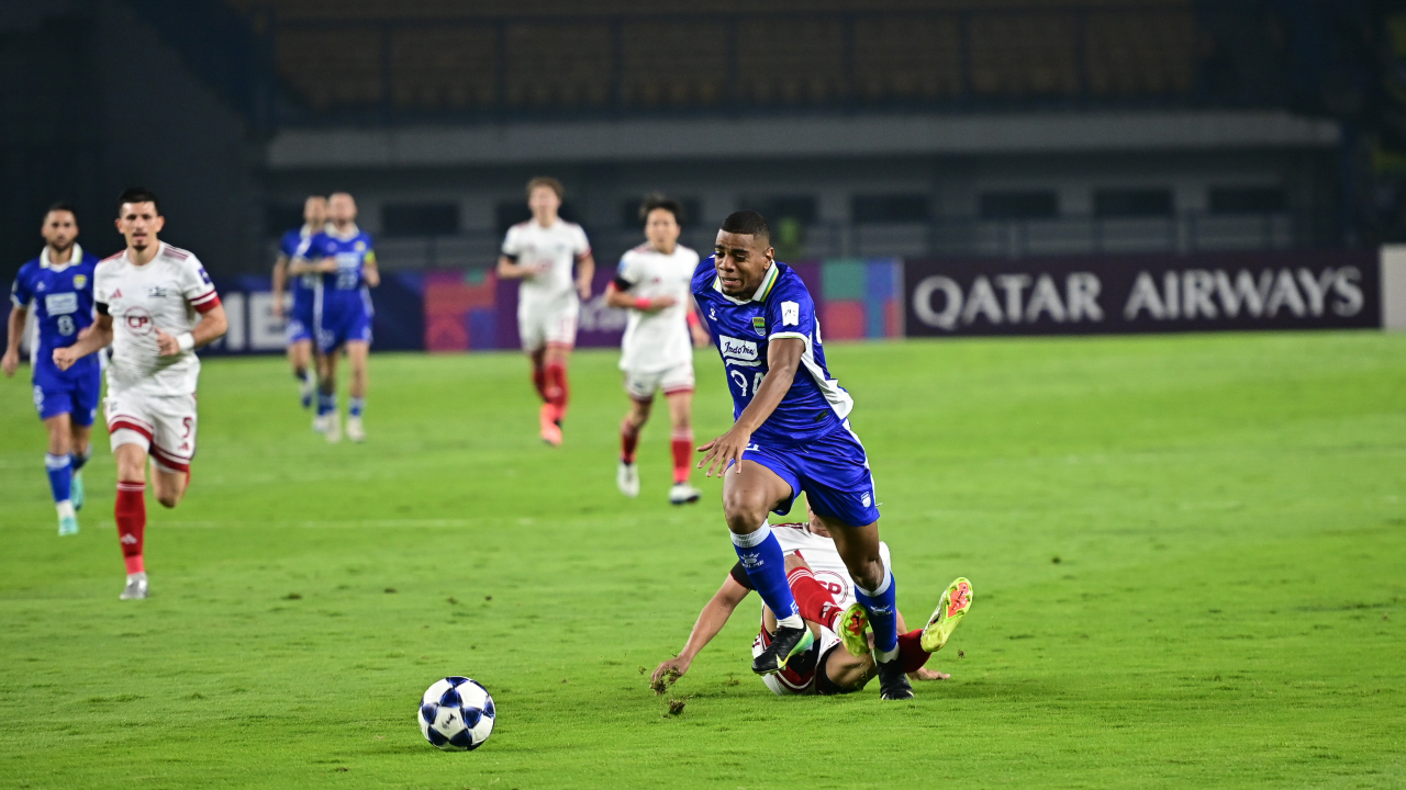 Etos kerja Uilliam Barros dapat pujian Bojan Hodak