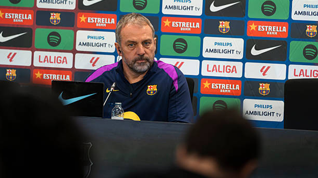 Jelang Lawan Osasuna, Hansi Flick Minta Barcelona Abaikan Situasi Madrid