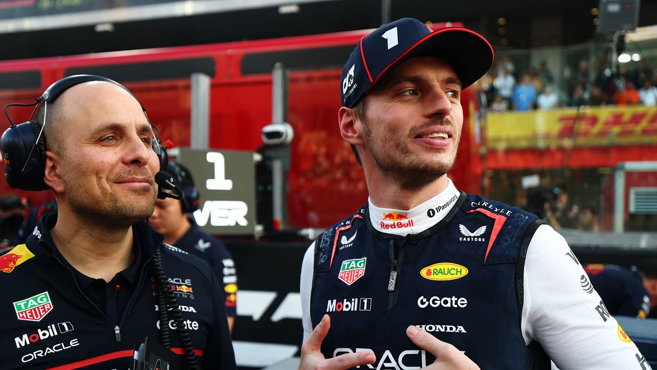 Max Verstappen Berikan Penghormatan kepada Teknisi Balap Lambiase