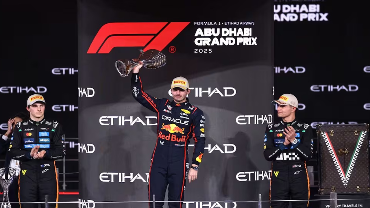 Max Verstappen meraih podium pertama di GP Abu Dhabi, meskipun gagal mengamankan gelar juara F1 2025