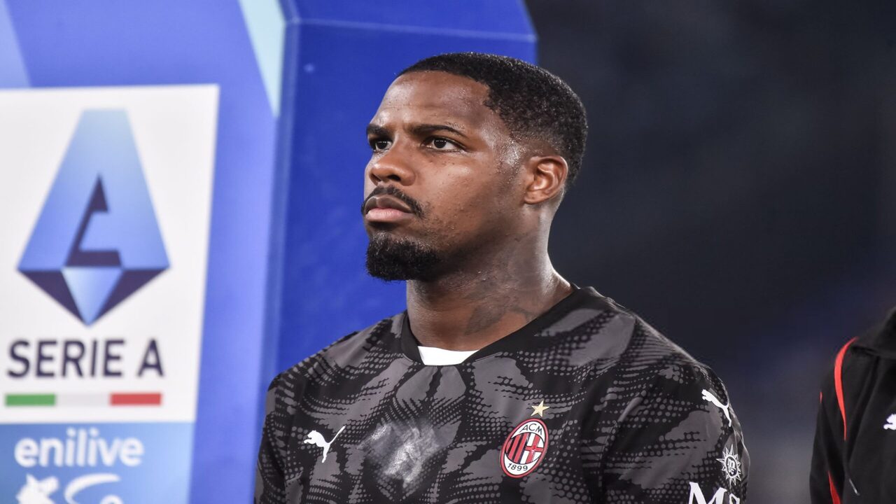 Igli Tare selaku Direktur Olahraga AC Milan mengklaim jika Mike Maignan bersedia untuk memperpanjang kontraknya di San Siro / via Getty Images