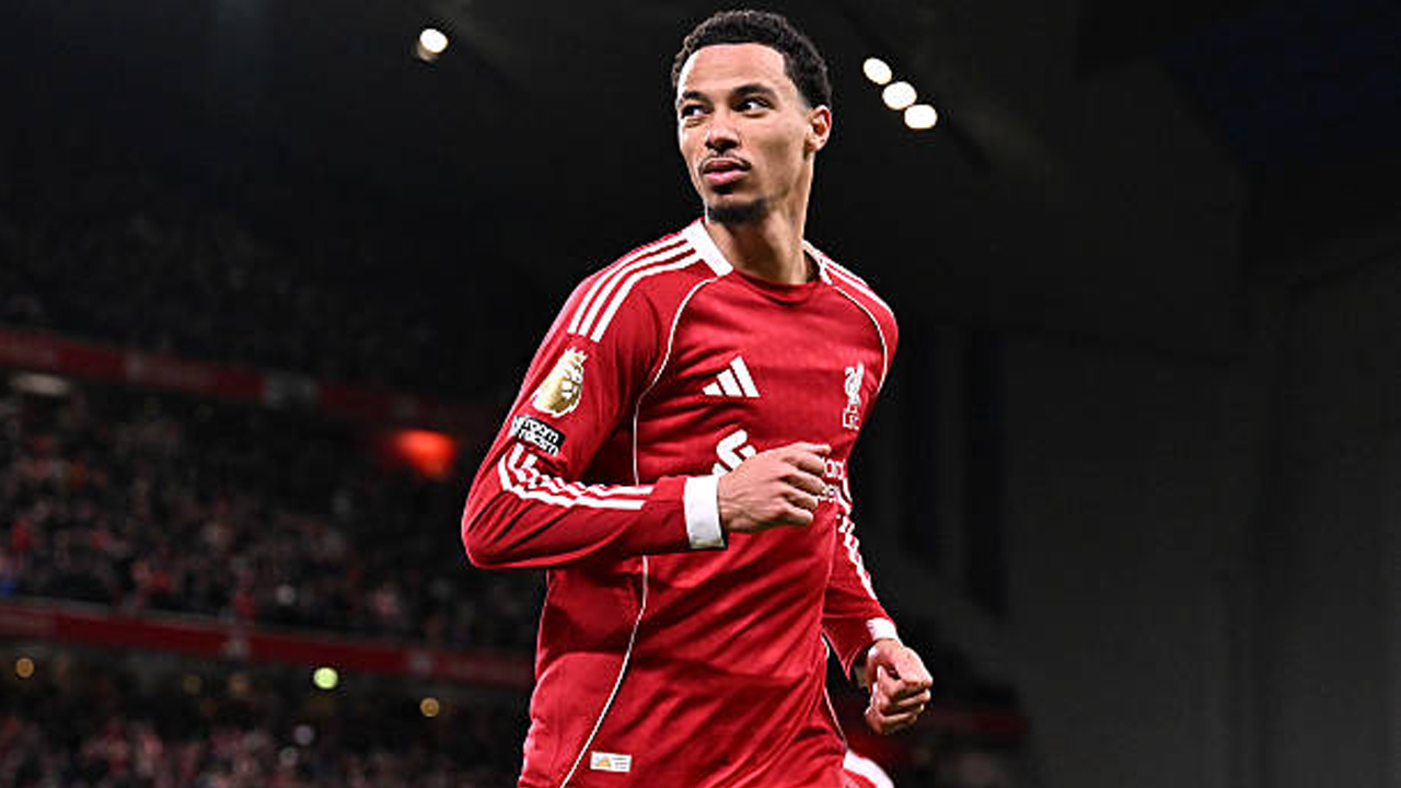 Hugo Ekitike Tak Bisa Berjalan, Arne Slot Beri Update Soal Cedera Liverpool