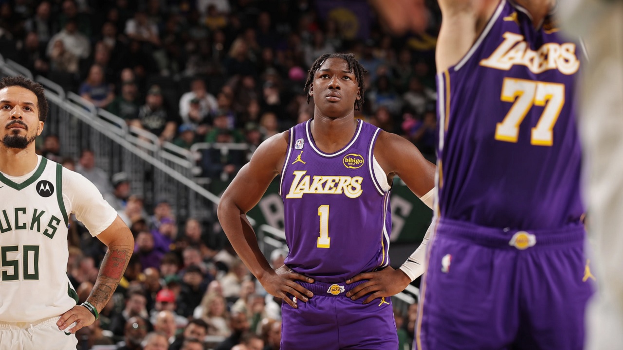 Marcus Smart beri wejangan berharga kepada Adou Thiero.