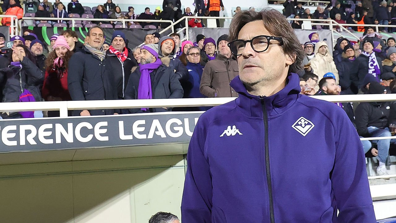 Baru Sebulan Menjabat, Fiorentina Pertimbangkan Pecat Paolo Vanoli