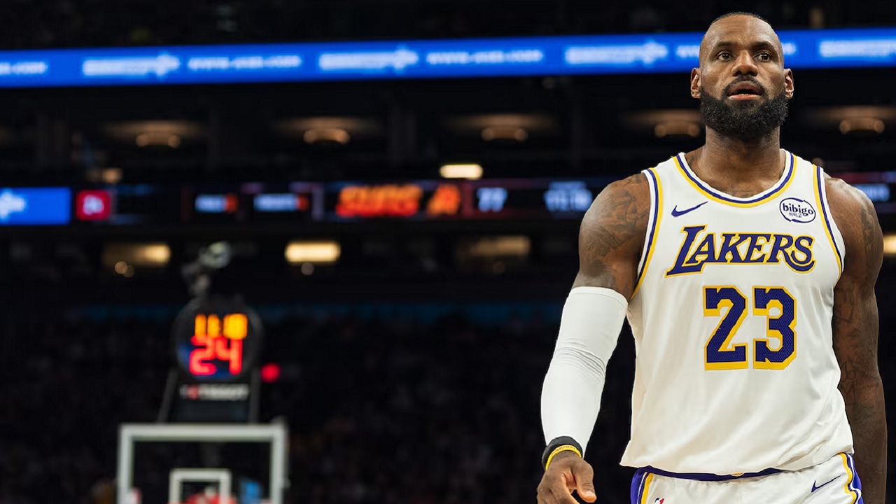 JJ Redick terkejut ketika LeBron James tembak free throw technical lawan Phoenix Suns.