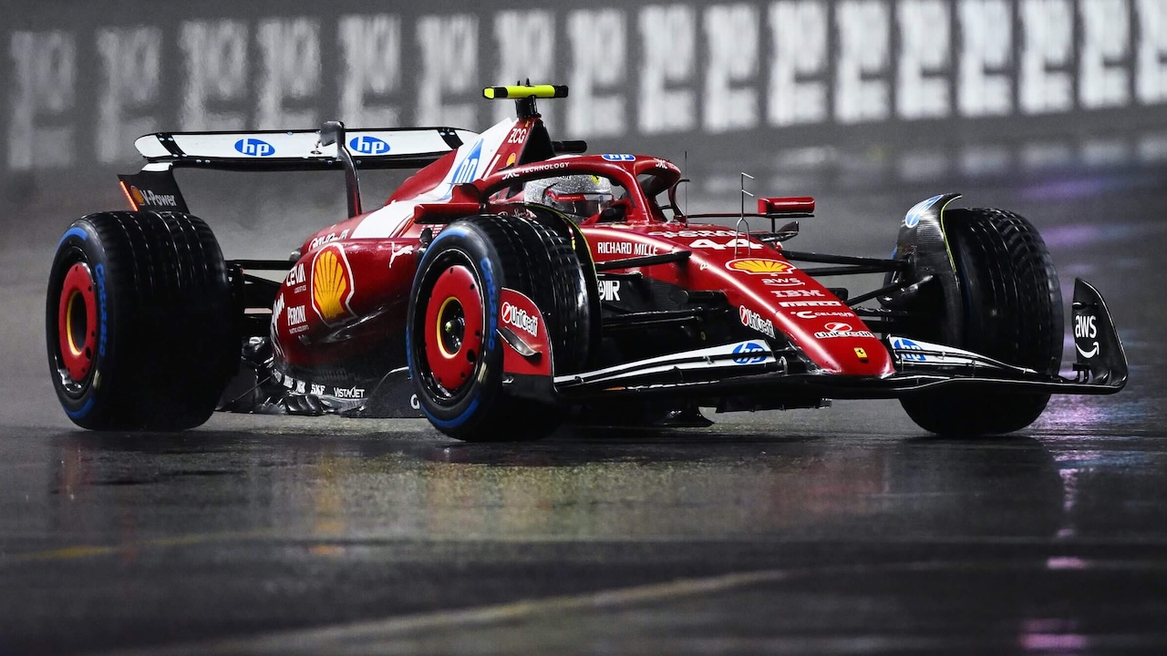 Strategi Ferrari Dipertanyakan, Lewis Hamilton Beri Jawaban Menohok