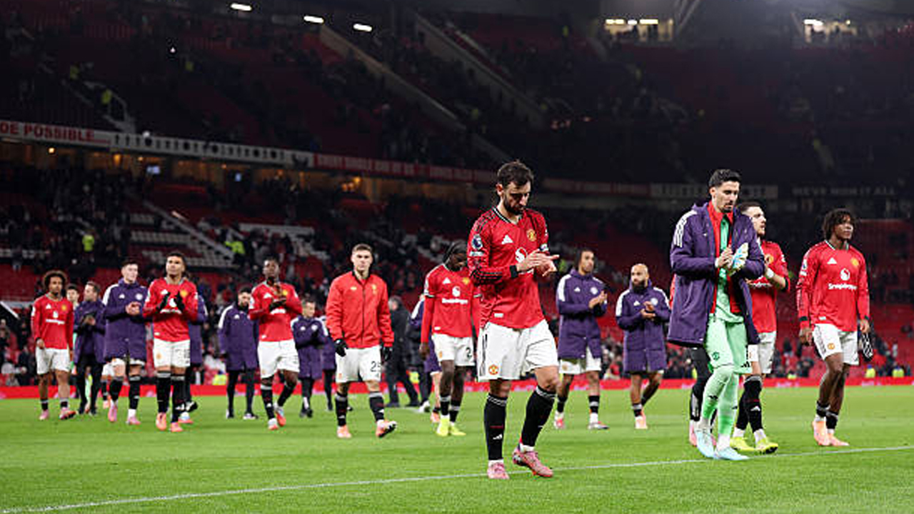 Gary Neville 'Mati Rasa' Saksikan Man United Buang Keunggulan Tiga Kali