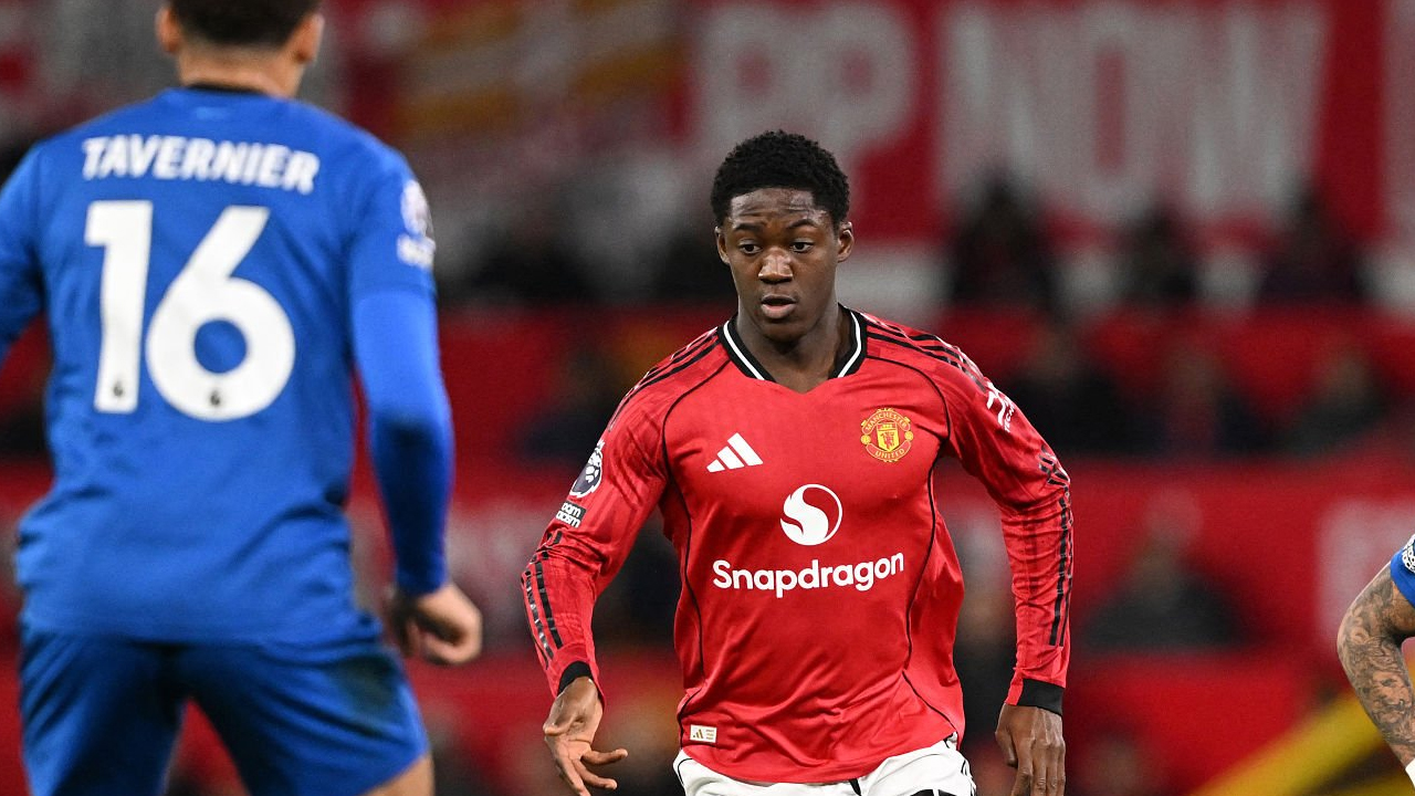 Kaus 'Free Kobbie Mainoo' Jadi Sorotan Pasca MU Imbang Lawan Bournemouth