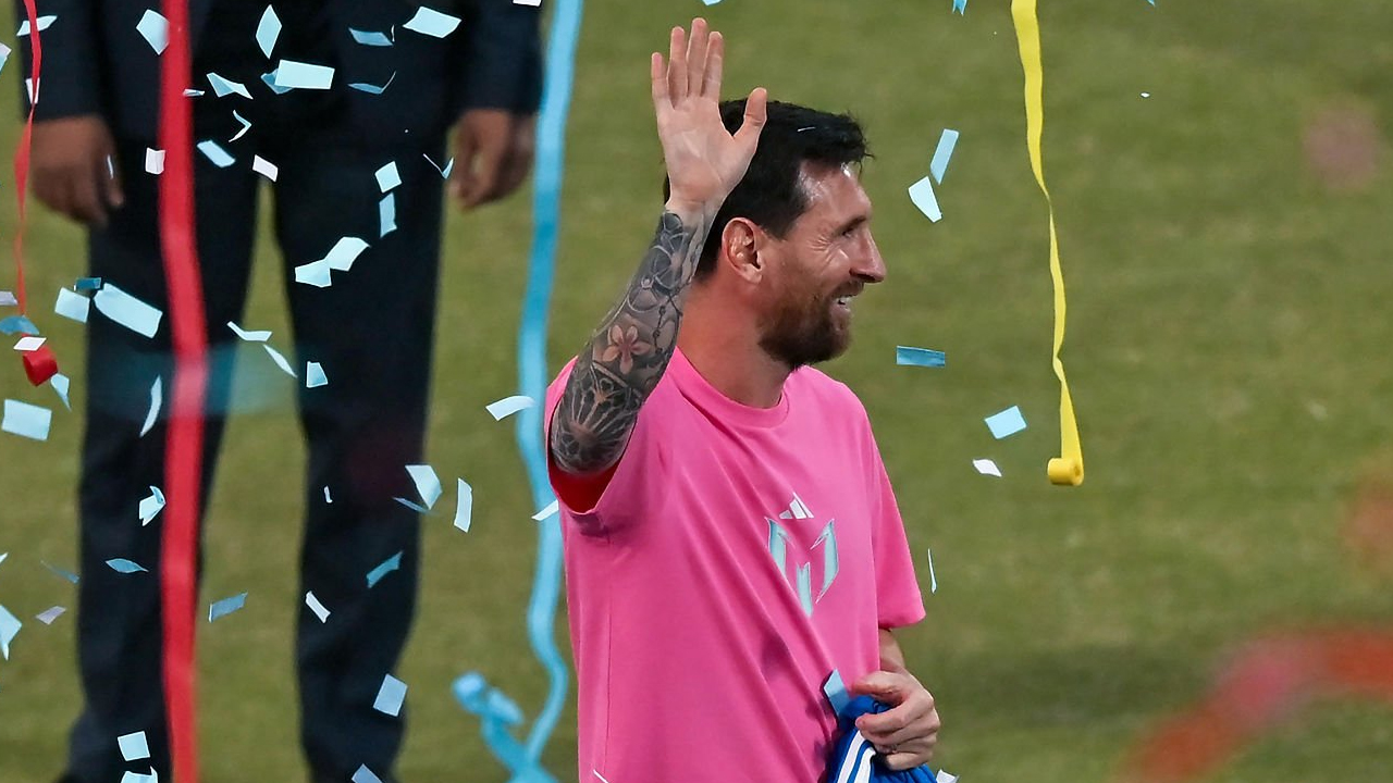 Lionel Messi Tutup Tur Kilat India dengan Hujan Konfeti di New Delhi