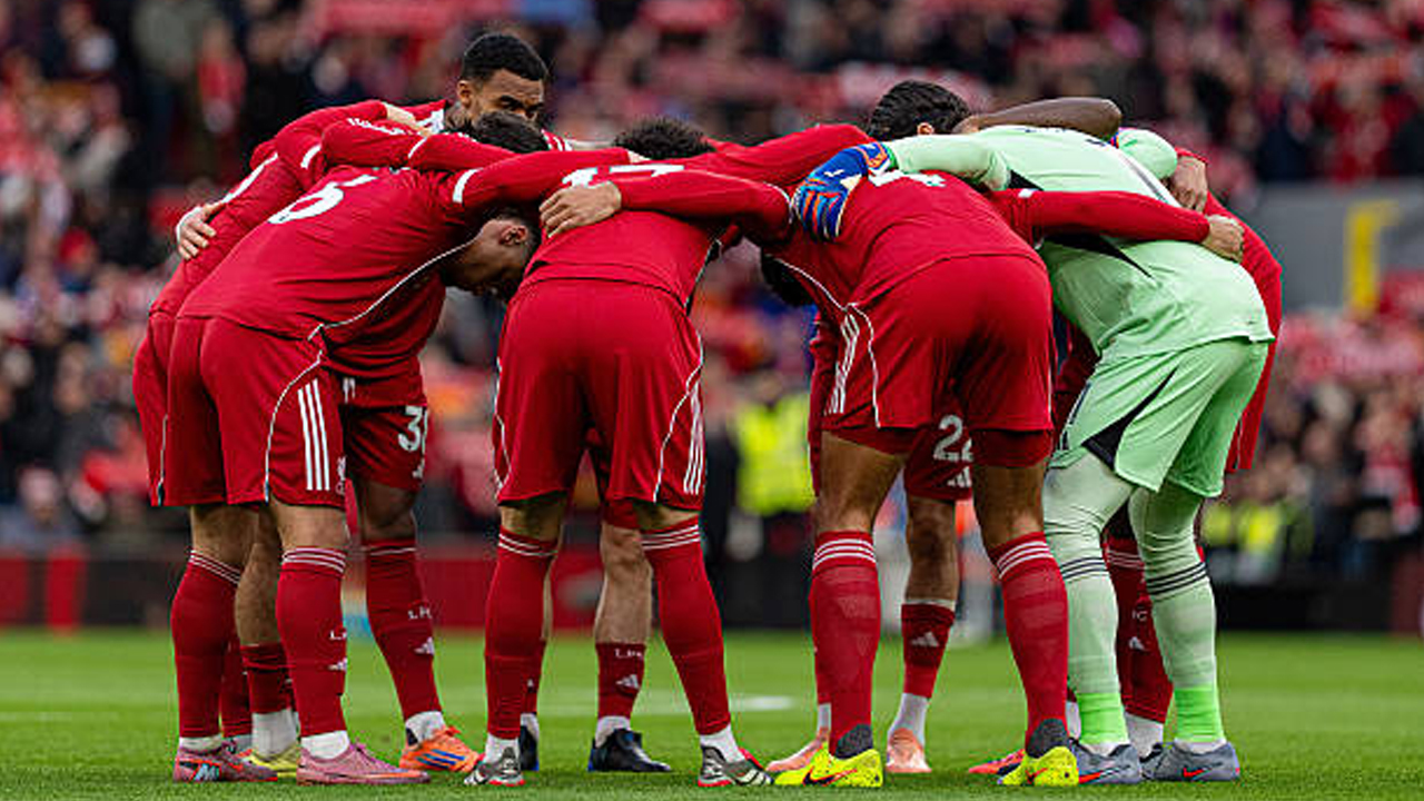Skuat Liverpool Tebar Keceriaan Natal di Rumah Sakit Anak Alder Hey