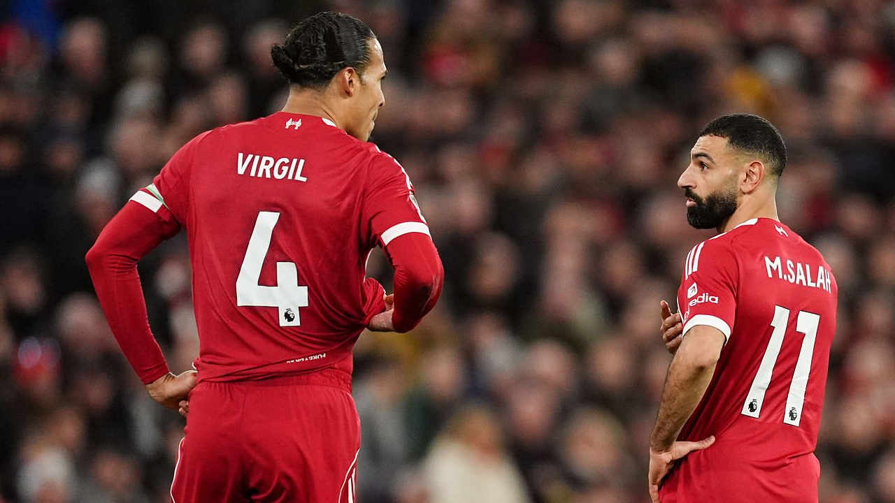 Virgil van Dijk Dorong Mohamed Salah Tetap Bertahan di Liverpool