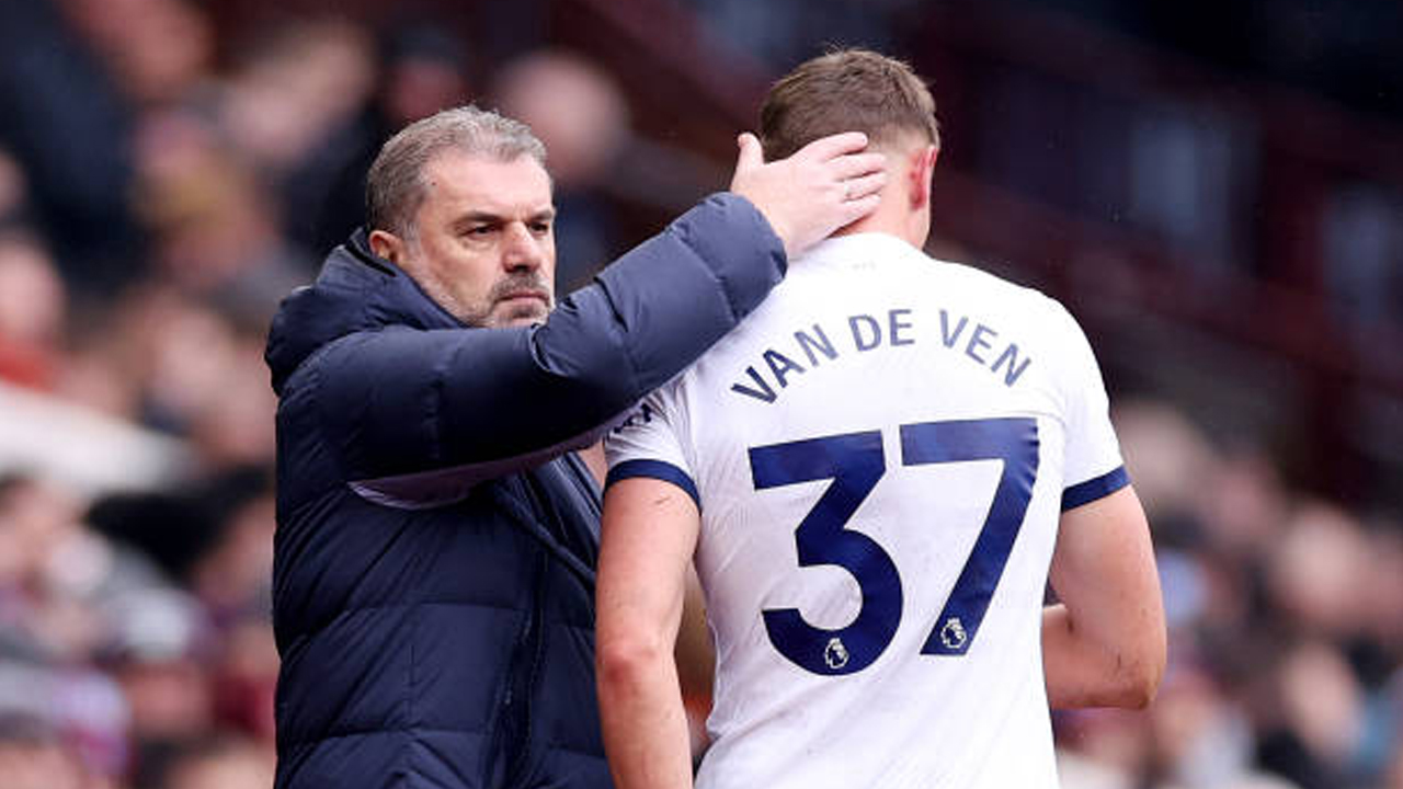 Buka Suara, Micky van de Ven Terkejut Ange Postecoglou Dipecat Tottenham