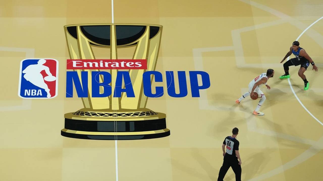 Dari delapan pertandingan NBA Cup yang digelar di Las Vegas selama tiga musim terakhir, banyak kursi kosong terlihat di arena. (Foto: AP)