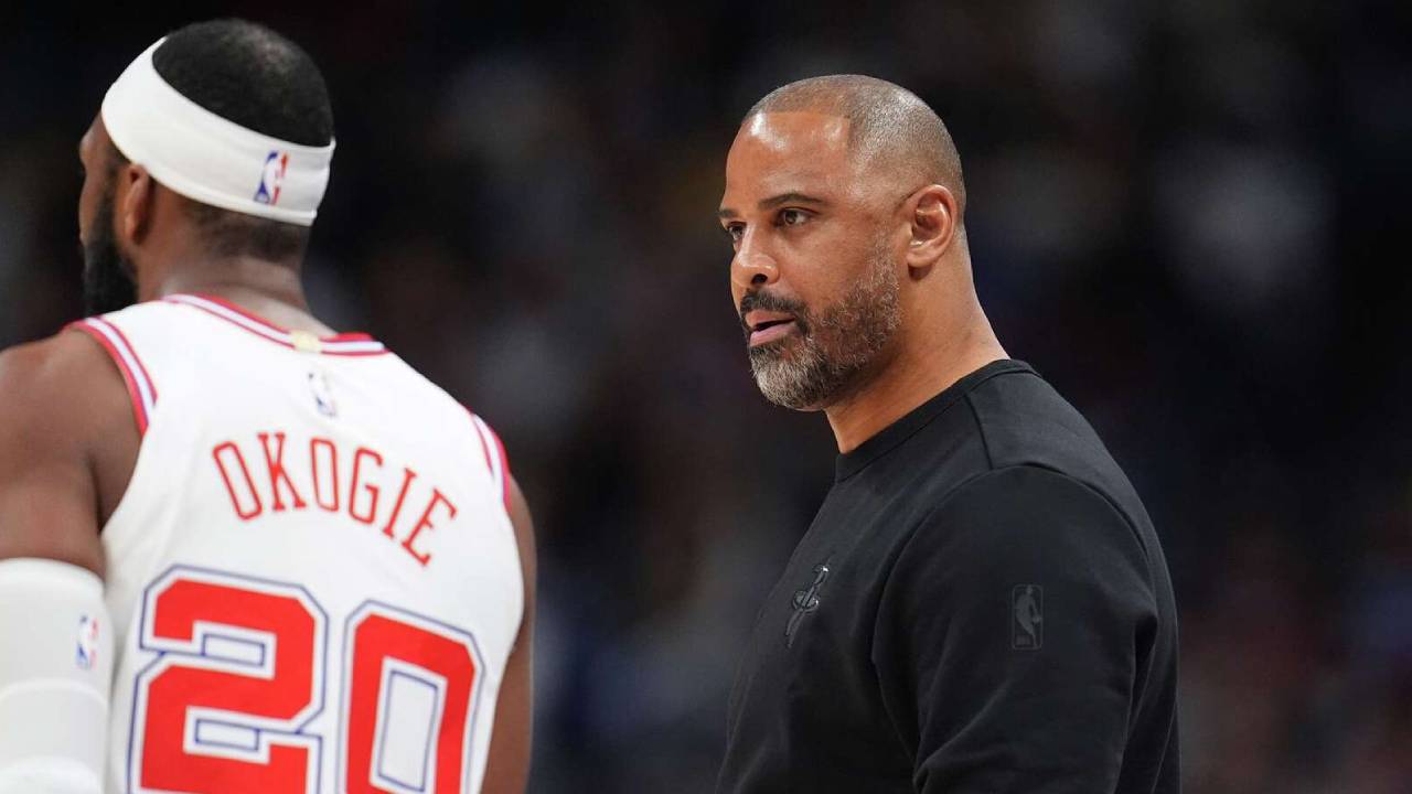 Ime Udoka menyebut laga itu sebagai “pertandingan dengan kepemimpinan terburuk yang pernah saya lihat dalam waktu yang sangat lama.” (Foto: AP)