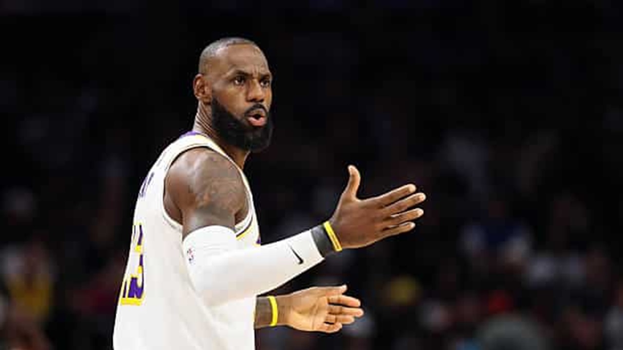 LeBron James Sebut Lakers Kalahkan Suns Berkat Bantuan Pemain Cadangan